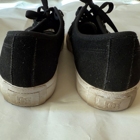 DC Black Suede Manual RT S- Men 10.5- This shoe is built to skate. - Picture 2 of 7